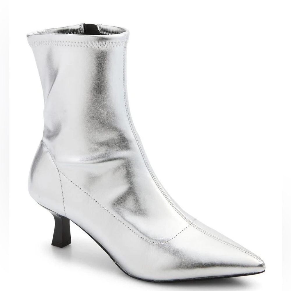 Abound Women's Silver Erinn Boot Size 9 NEW